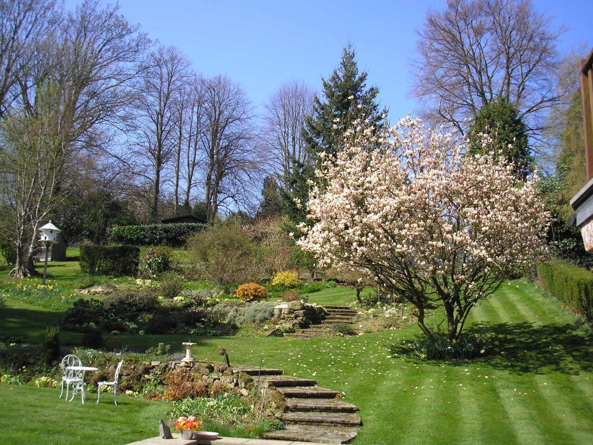 Chart House Bed And Breakfast Dorking Exterior photo