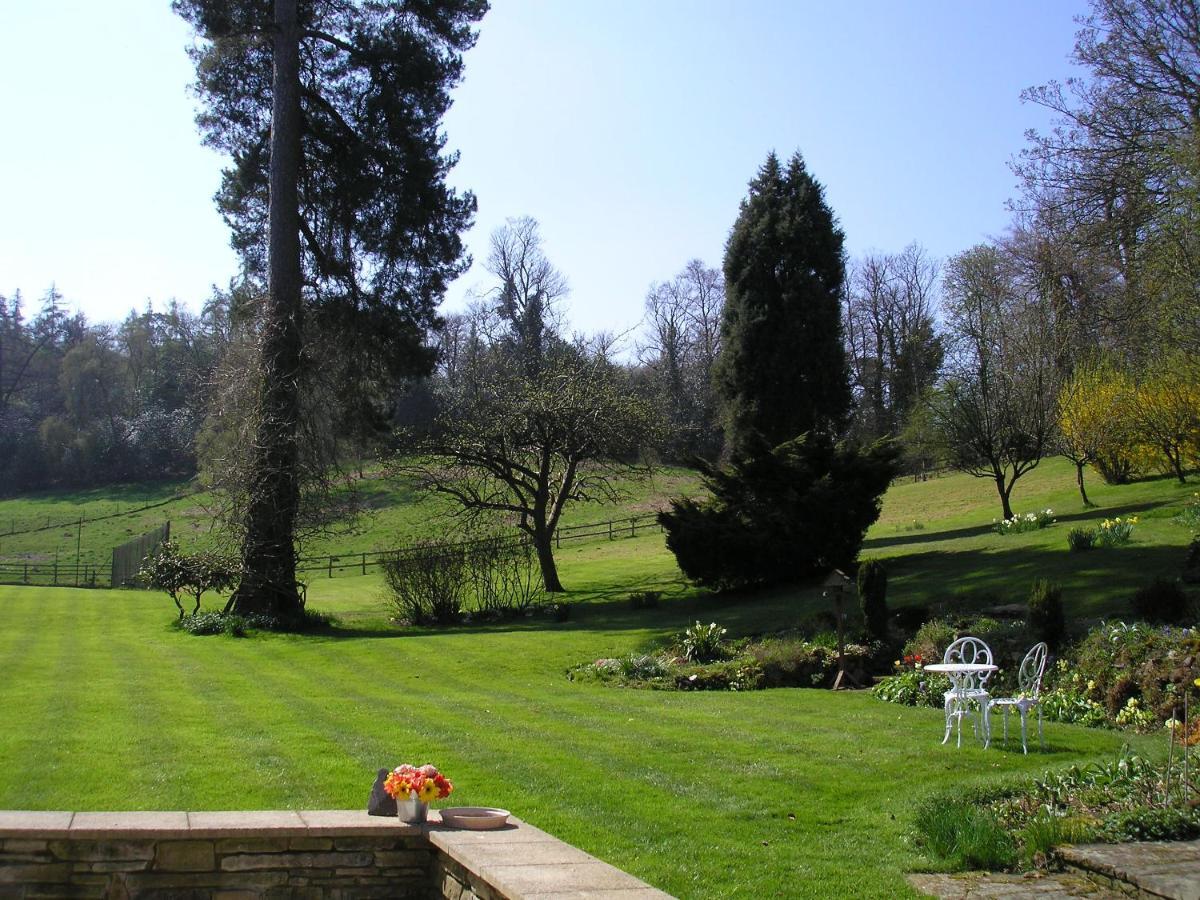 Chart House Bed And Breakfast Dorking Exterior photo