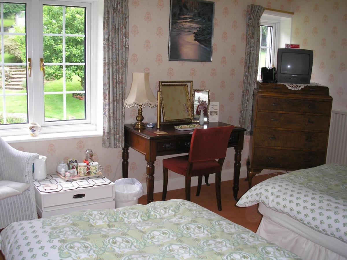 Chart House Bed And Breakfast Dorking Exterior photo